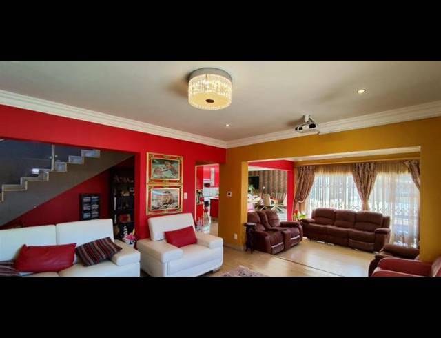 5 BEDROOM HOUSE FOR SALE IN PARKHAVEN